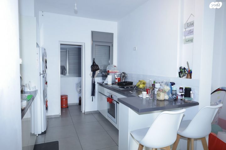 דירה, נחמה הנדל, הזמר העברי, כפר סבא