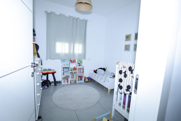 דירה, נחמה הנדל, הזמר העברי, כפר סבא