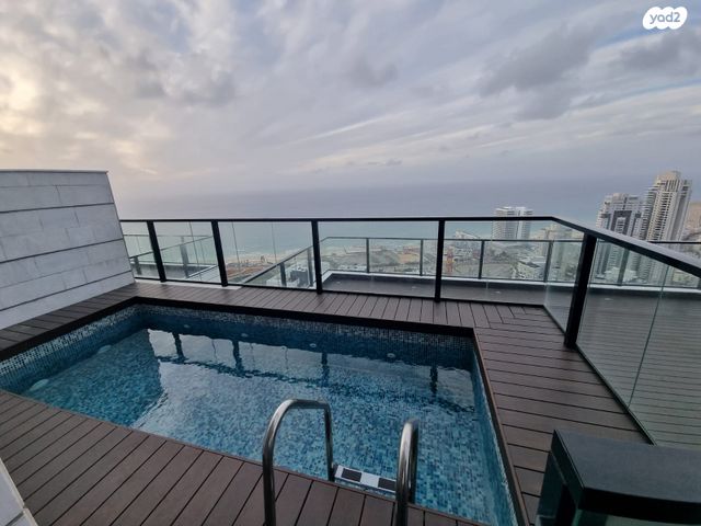 גג/ פנטהאוז, בת ים