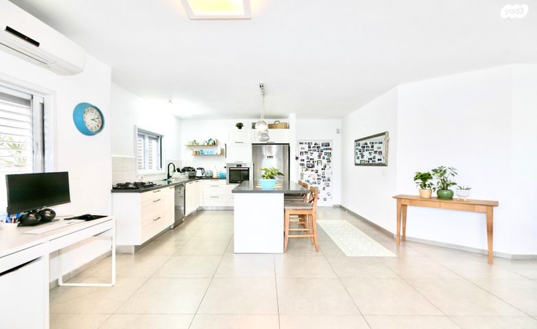 דירה, י.ל. ברוך, הרצליה