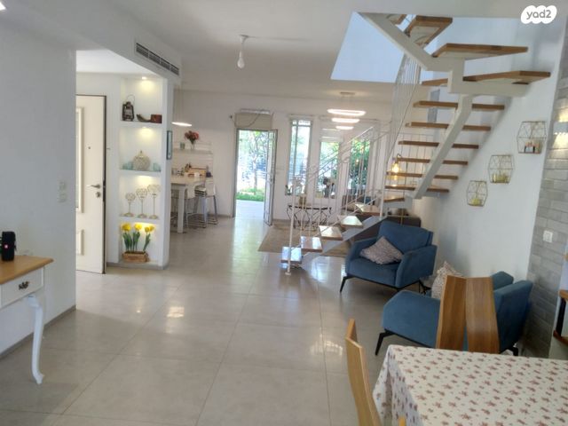 דו משפחתי, נריה, טלמון