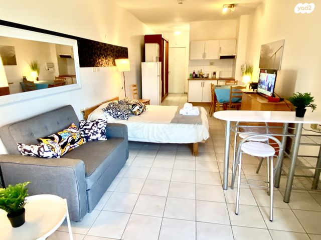 דירה, שדרות מנחם בגין 2, גבעת אולגה, חדרה