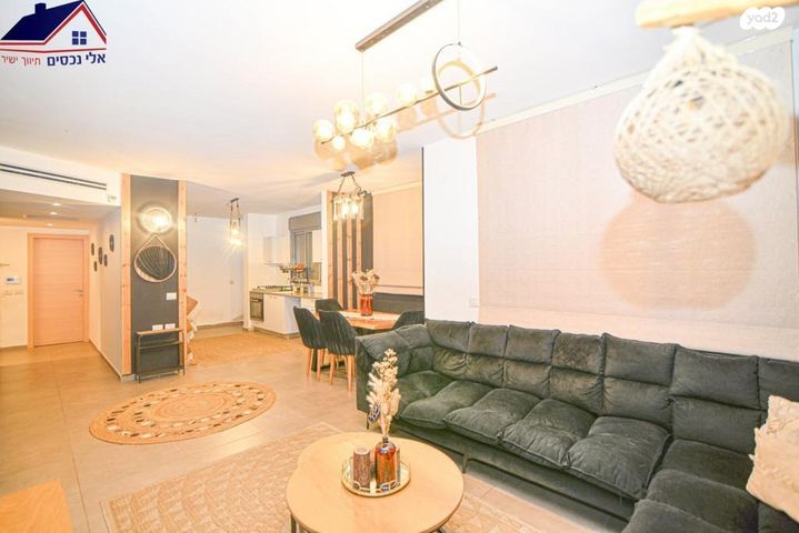 דירת גן, שוהם 70, אבני חן, חריש