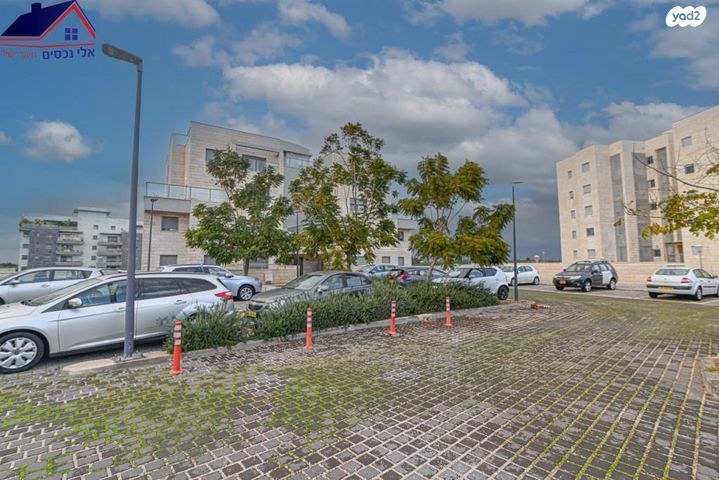 דירת גן, שוהם 70, אבני חן, חריש