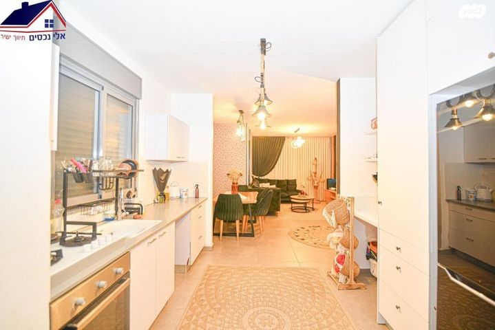 דירת גן, שוהם 70, אבני חן, חריש