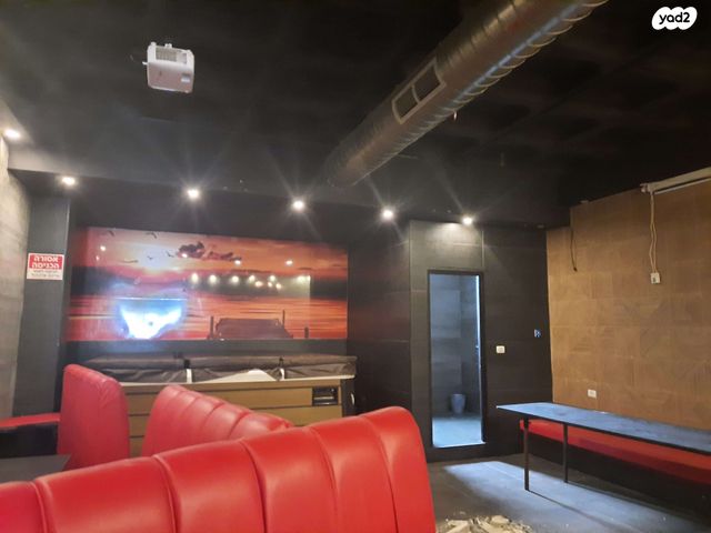 חנויות/ שטח מסחרי