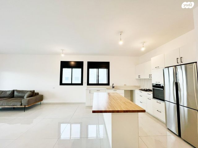 גג/ פנטהאוז, אור עקיבא