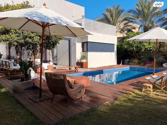 הרקיע, הגולף