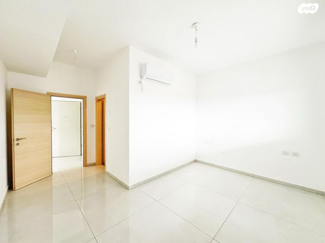 גג/ פנטהאוז, אור עקיבא