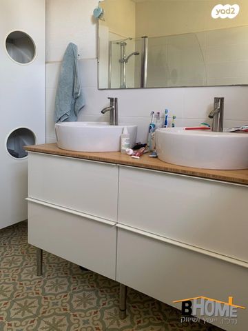 דו משפחתי, קדימה צורן