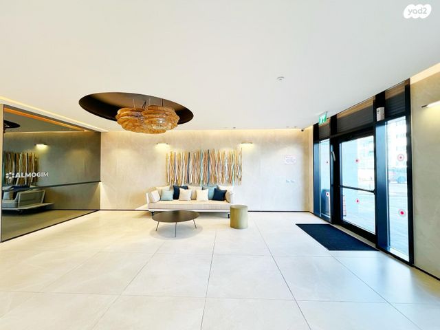 גג/ פנטהאוז, אור עקיבא