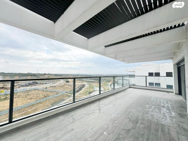 גג/ פנטהאוז, אור עקיבא