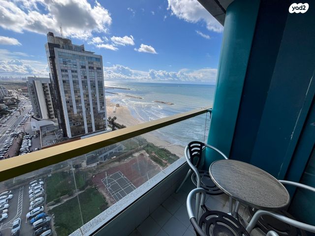 דירה, הרצליה