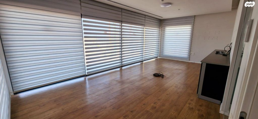 בניין משרדים, יחיאל דרזנר, פארק עסקים ירקון / אזור תעשיה סגולה, פתח תקווה