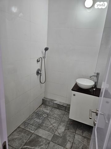 דירה, הגלבוע, נאות שז"ר, יבנה