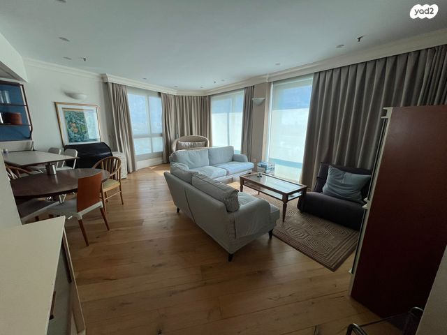 דירה, הרצליה