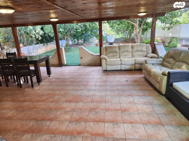 דירת גן, בית דגן