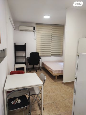 יחידת דיור, שדרות טרומפלדור 56, חיפה