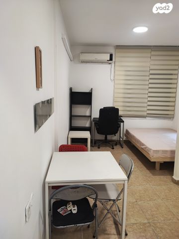 יחידת דיור, שדרות טרומפלדור 56, חיפה