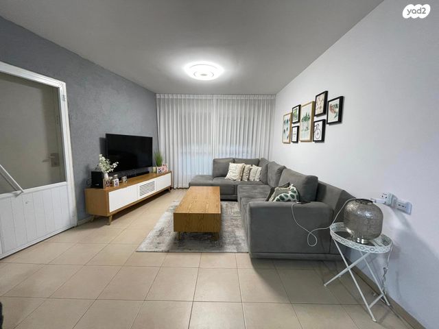 דירה, הזמיר 15, נהריה