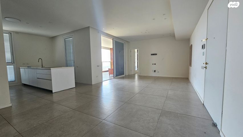 דירה, אהוד מנור, נתניה