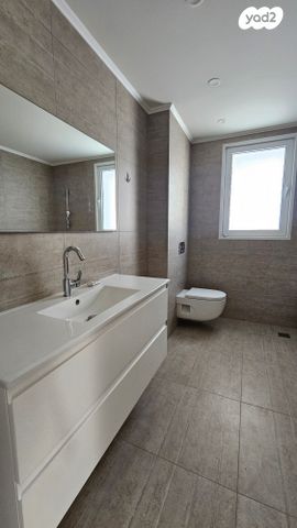 דירה, אהוד מנור, נתניה