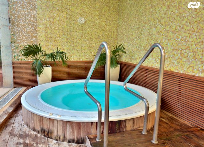 דירה, שדרות מנחם בגין 1, חדרה