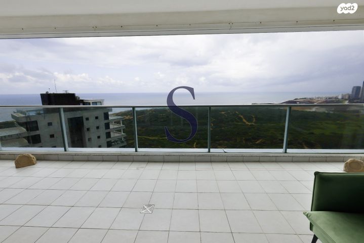 גג/ פנטהאוז, עוזי חיטמן, עיר ימים, נתניה