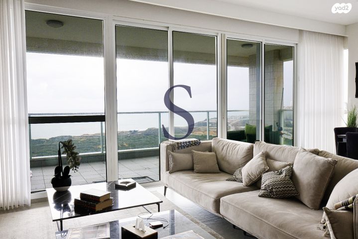 גג/ פנטהאוז, עוזי חיטמן, עיר ימים, נתניה