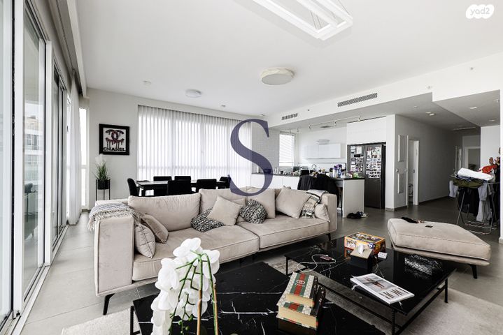 גג/ פנטהאוז, עוזי חיטמן, עיר ימים, נתניה