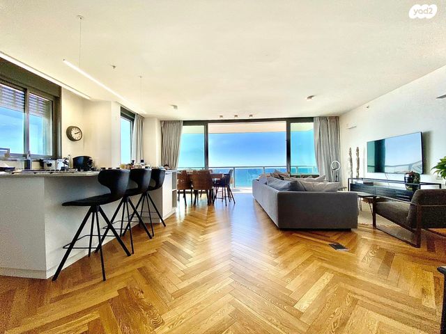 דירה, שדרות רחבעם זאבי 15, חדרה