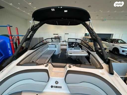 יאכטות - סירות מנוע