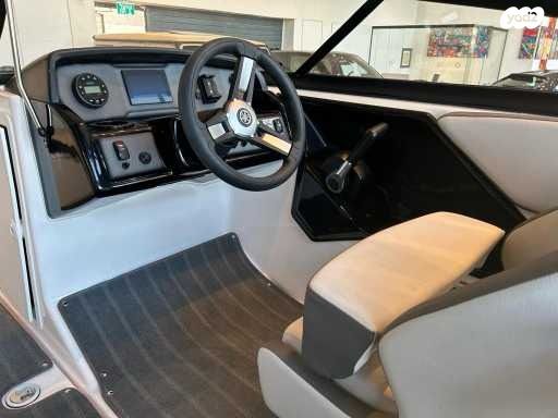 יאכטות - סירות מנוע