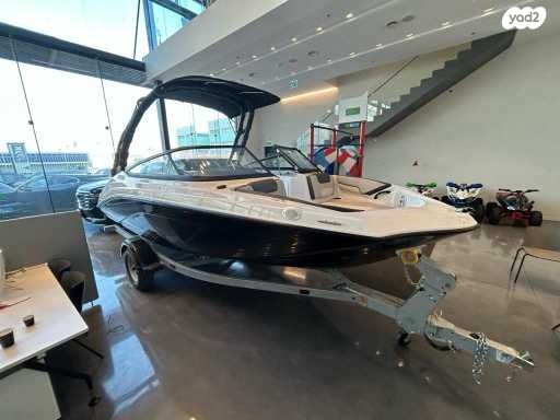 יאכטות - סירות מנוע