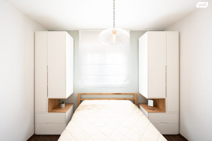 דירה, צור יצחק