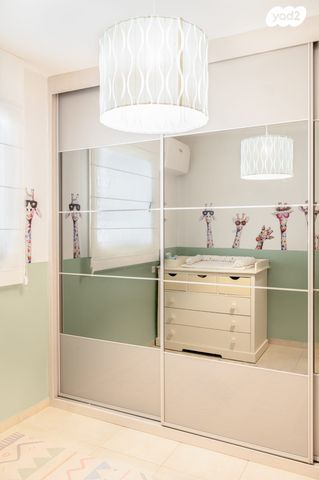 דירה, צור יצחק