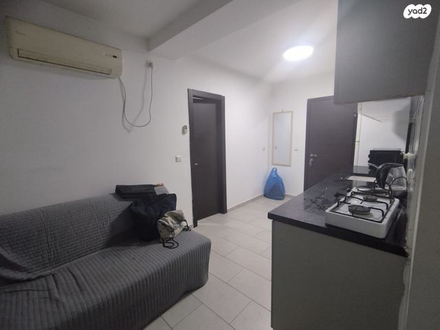 דירה, בר כוכבא, רחובות