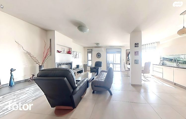 דו משפחתי, ברקת, נעלה