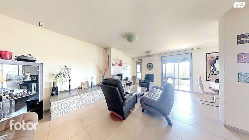 דו משפחתי, ברקת, נעלה