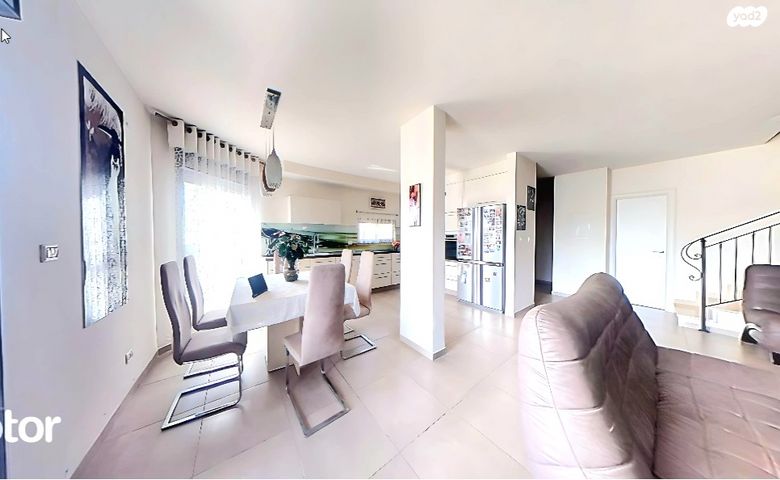 דו משפחתי, ברקת, נעלה