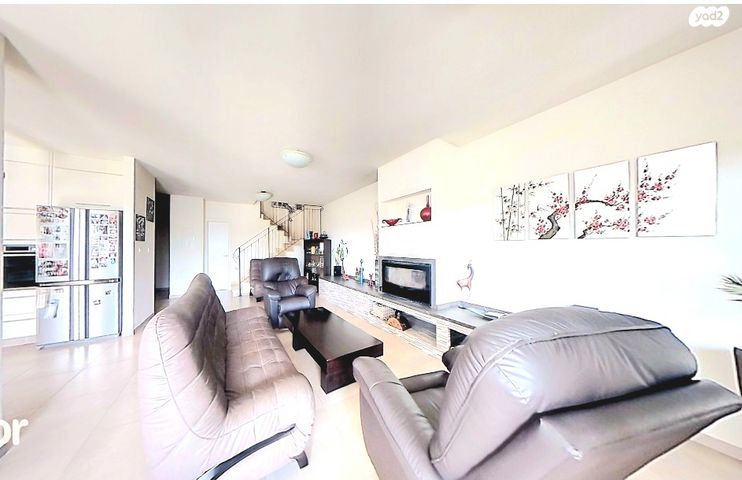 דו משפחתי, ברקת, נעלה