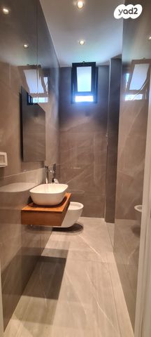 דירת גן, יהודה לייב פינסקר, רמב"ם, ראשון לציון