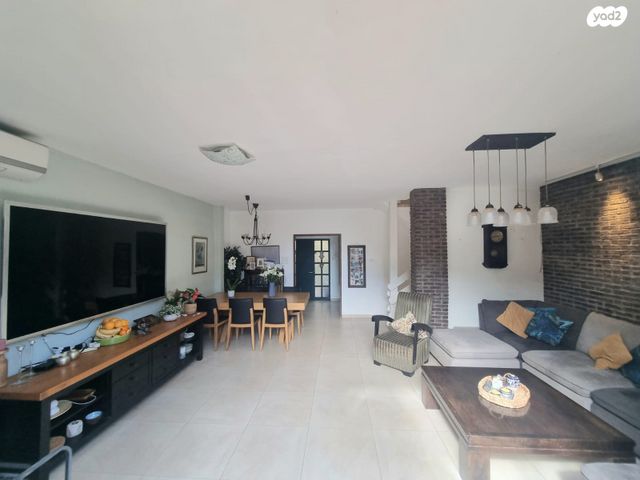 מתתיהו שוהם 16