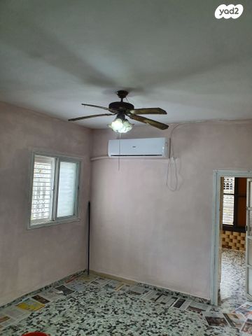 דירת גן, חידושי הרי"ם, צהלון, שיכוני חסכון, תל אביב יפו