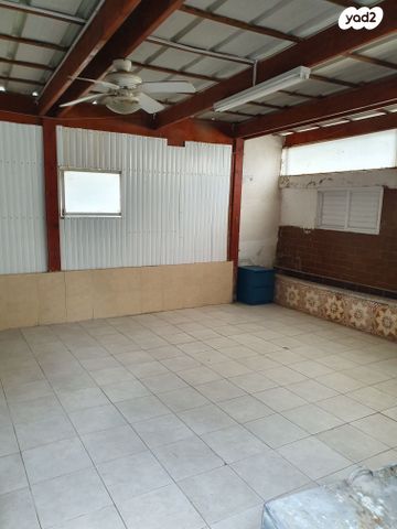 דירת גן, חידושי הרי"ם, צהלון, שיכוני חסכון, תל אביב יפו