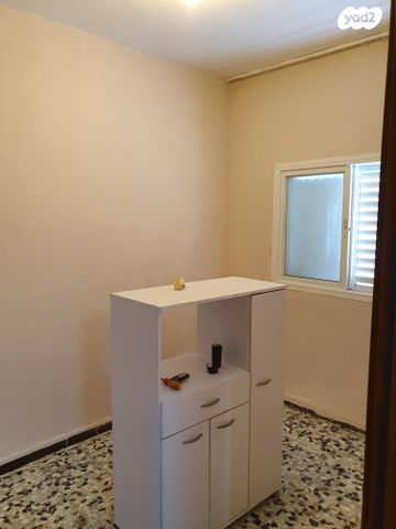 דירת גן, חידושי הרי"ם, צהלון, שיכוני חסכון, תל אביב יפו