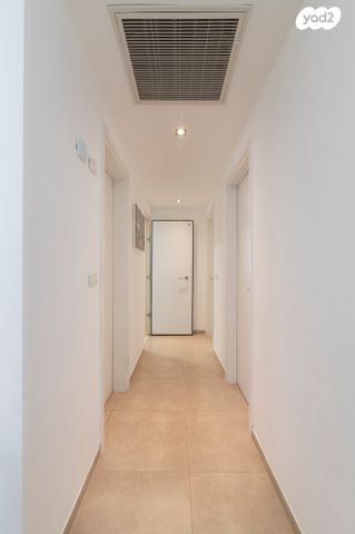 גג/ פנטהאוז, חזון אי"ש, רחובות