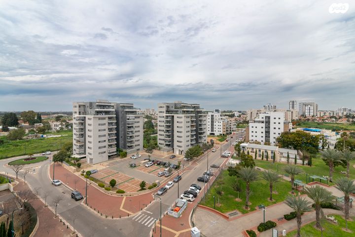 גג/ פנטהאוז, חזון אי"ש, רחובות