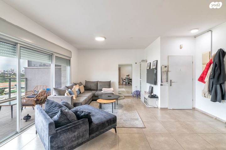 גג/ פנטהאוז, חזון אי"ש, רחובות