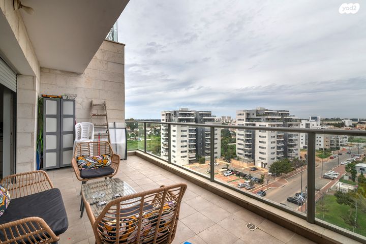 גג/ פנטהאוז, חזון אי"ש, רחובות